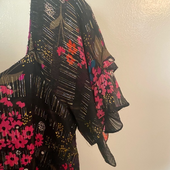 Trina Turk Cupcake Metallic off the shoulders,like new,beautiful silk dress - Picture 6 of 16